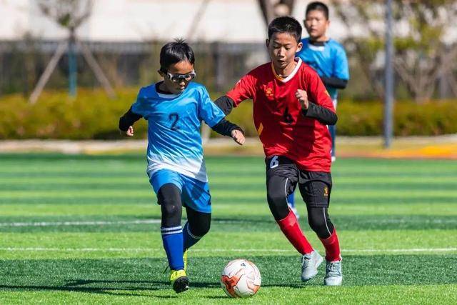 赫尔城与中场克鲁克斯签订至2028年的新合同